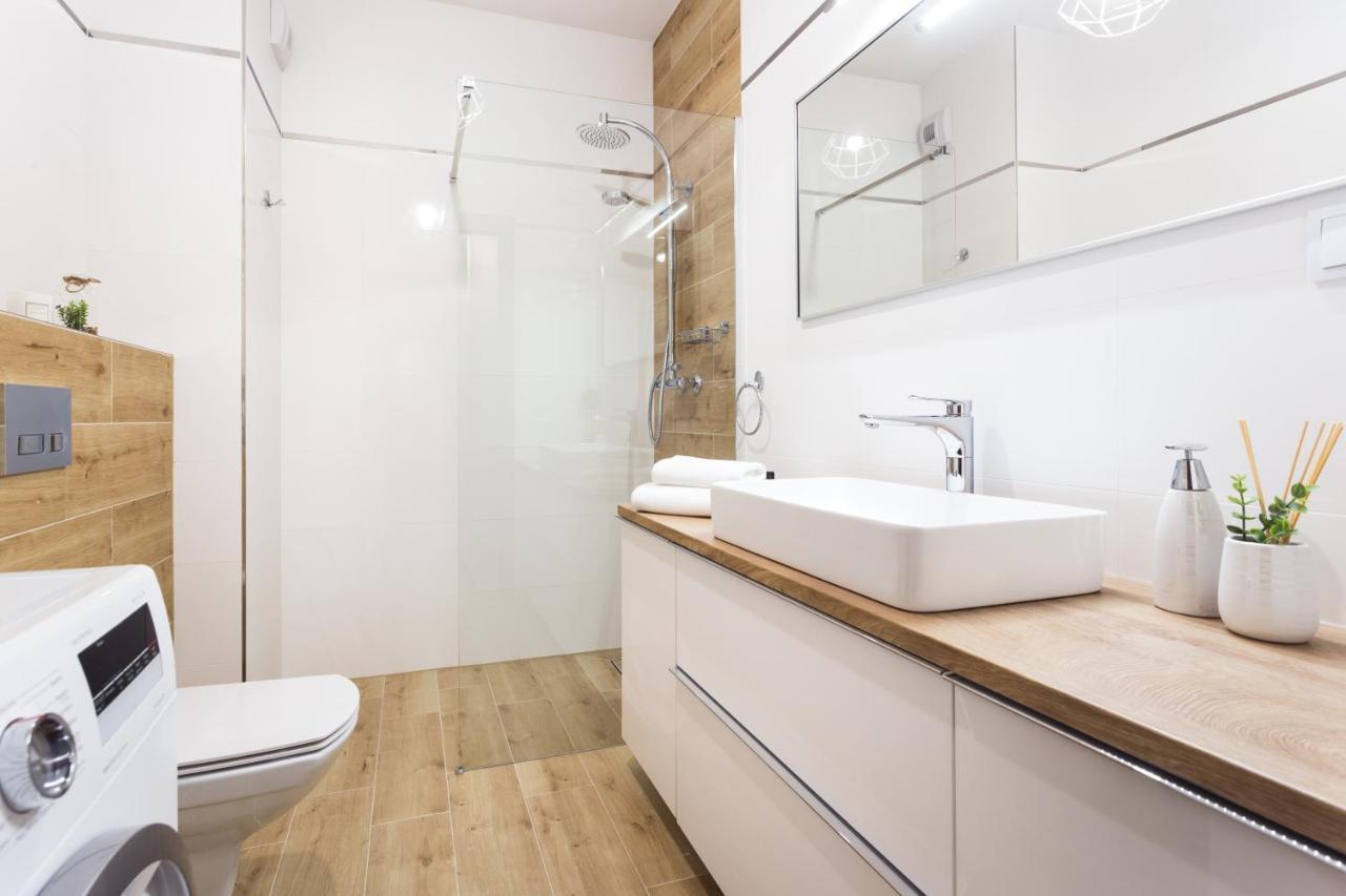 Of The Kings - Wolf Apartament